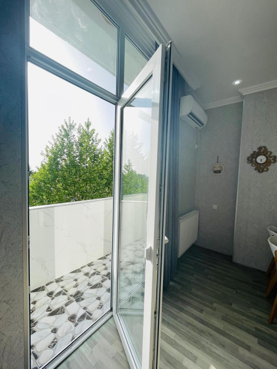 Kate'S Cozy Apartment Кутаїсі Екстер'єр фото